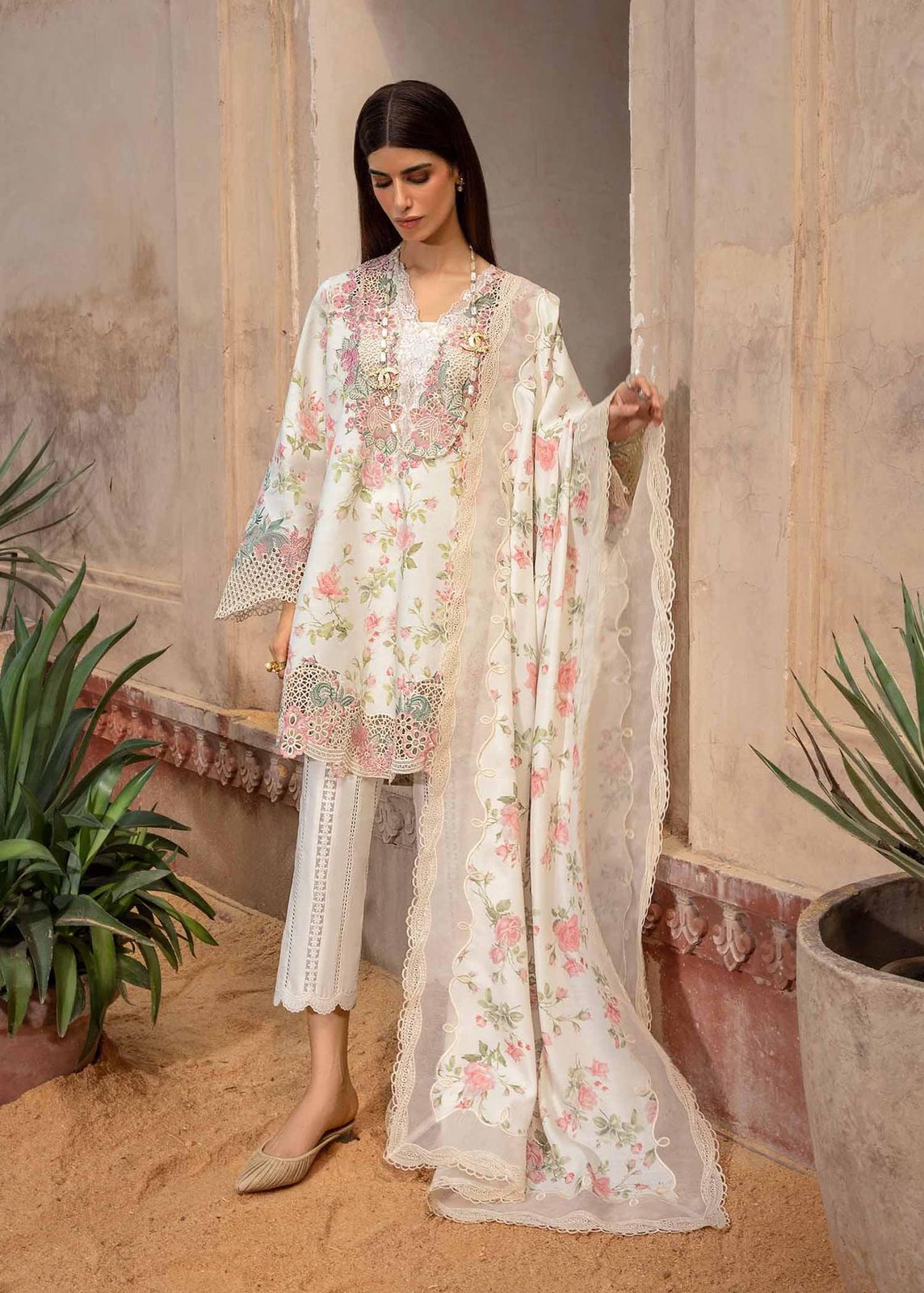 Embroidered Unstitched 3 Pice Lawn